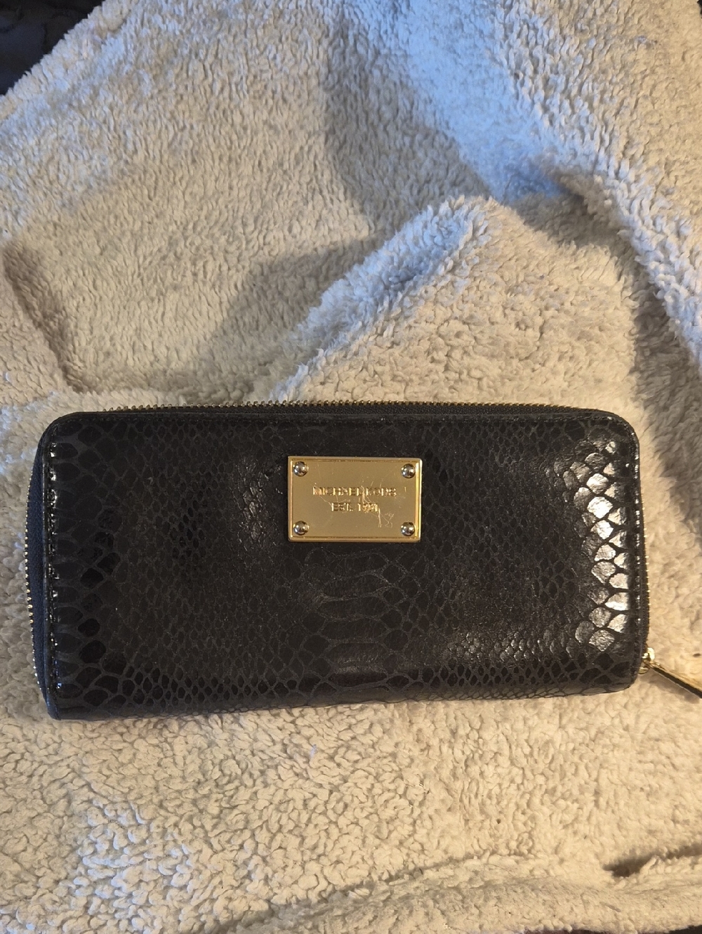 Michael Kors black snakeskin wallet - Picture 2 of 7